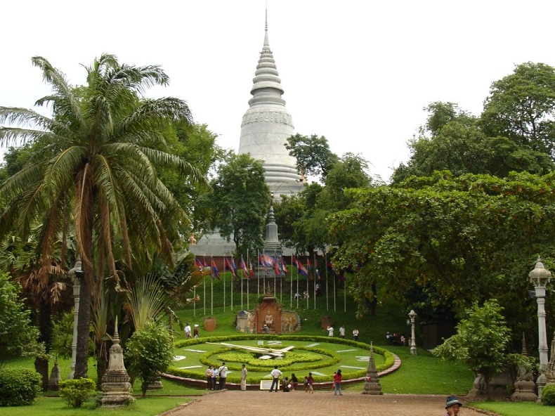 3. Chùa Wat Phnom (chùa Đồi)